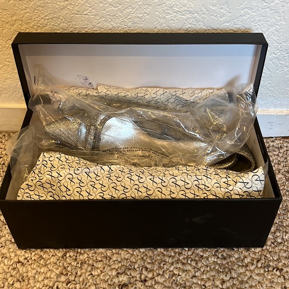 Adrianna Papell Women's Lana Pump, Silver, Size 8.5 - Picture 4 of 6